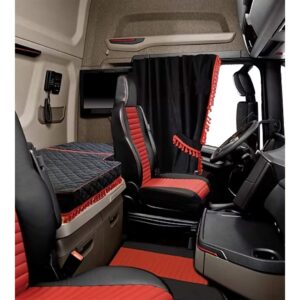 nterni camion personalizzati con coprisedili trapuntati rossi e neri e tendine coordinate con frange